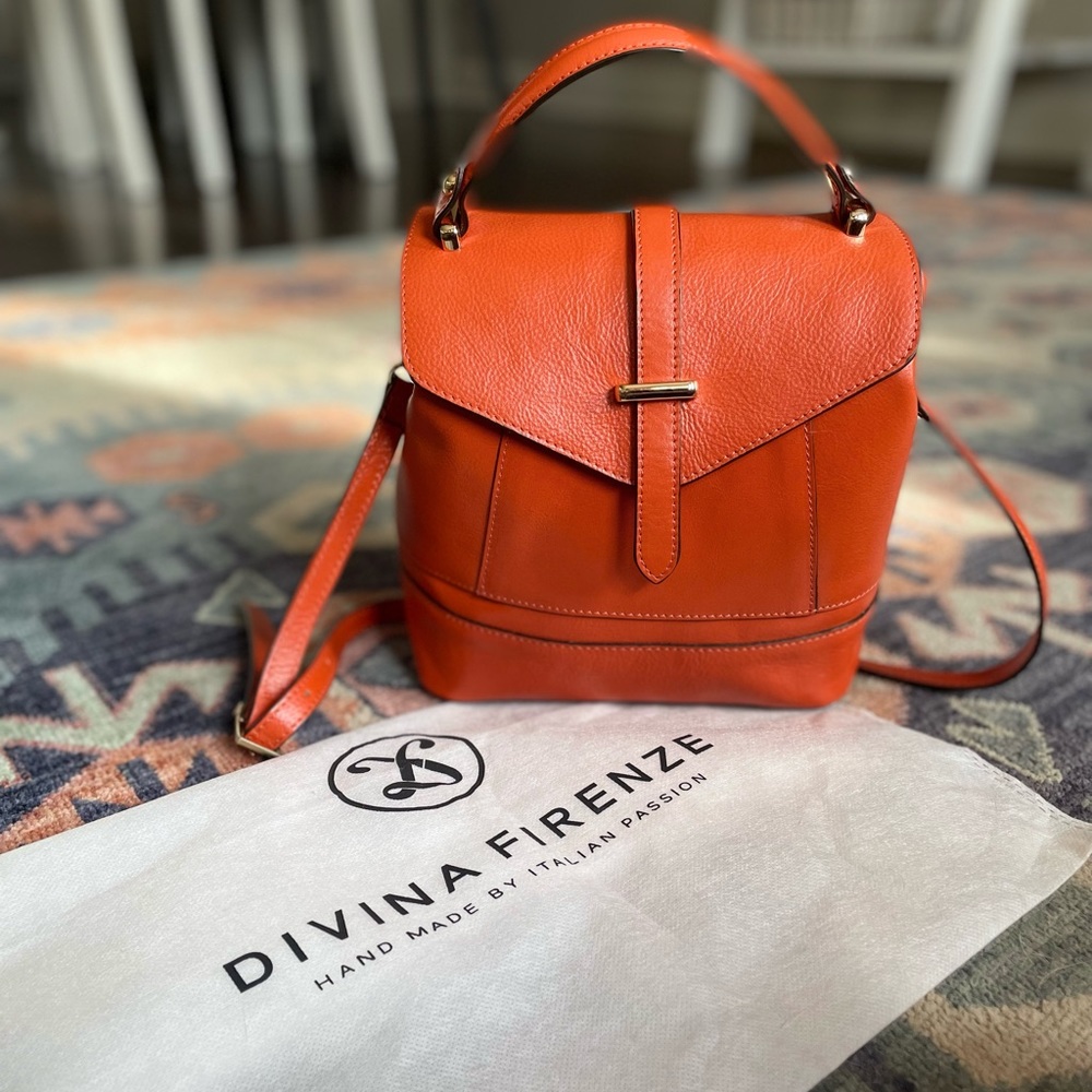 NWOT Divina Firenze orange convertible handbag